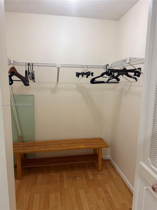 For Sale: $249,999 (1 beds, 1 baths, 767 Square Feet)