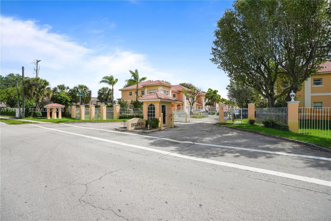En Venta: $289,000 (3 camas, 2 baños, 1543 Pies cuadrados)