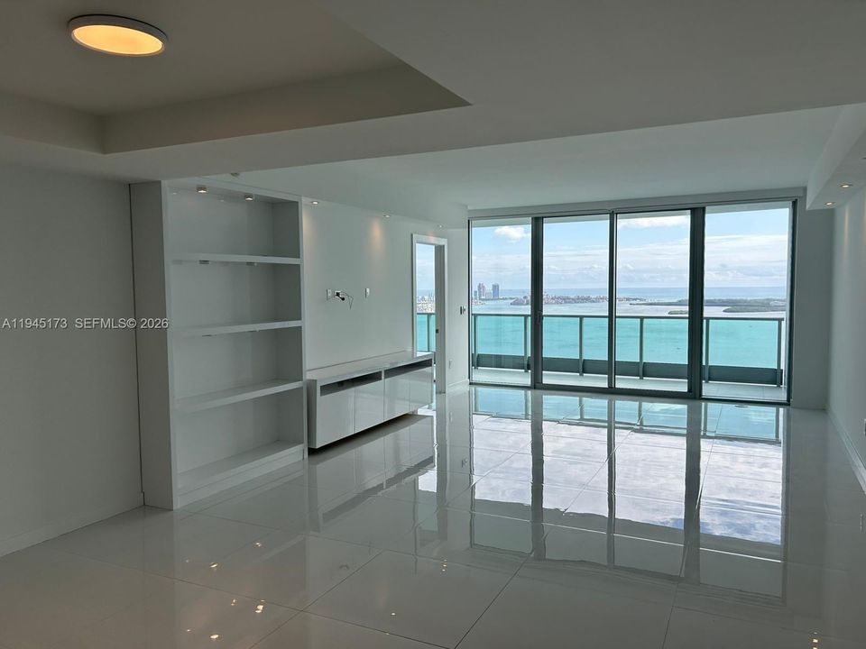 En Venta: $2,750,000 (3 camas, 3 baños, 2130 Pies cuadrados)