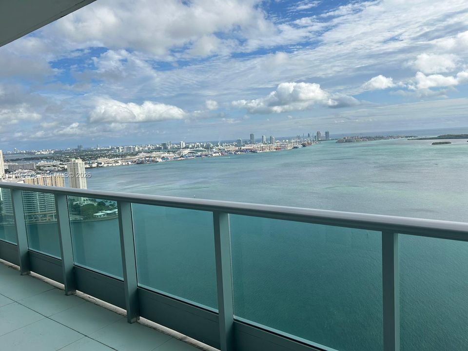 En Venta: $2,750,000 (3 camas, 3 baños, 2130 Pies cuadrados)