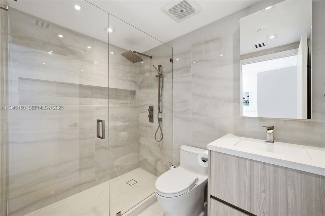 Recently Sold: $2,149,000 (3 beds, 3 baths, 2308 Square Feet)