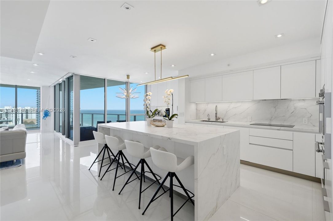 Recently Sold: $2,149,000 (3 beds, 3 baths, 2308 Square Feet)
