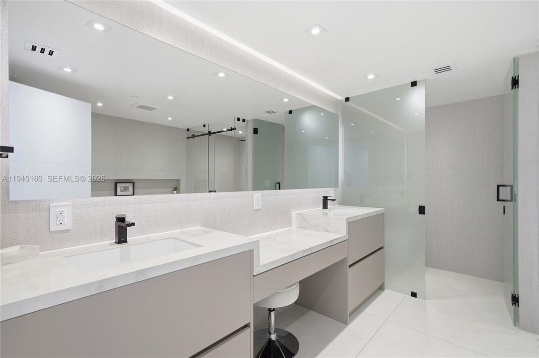 Recently Sold: $2,149,000 (3 beds, 3 baths, 2308 Square Feet)