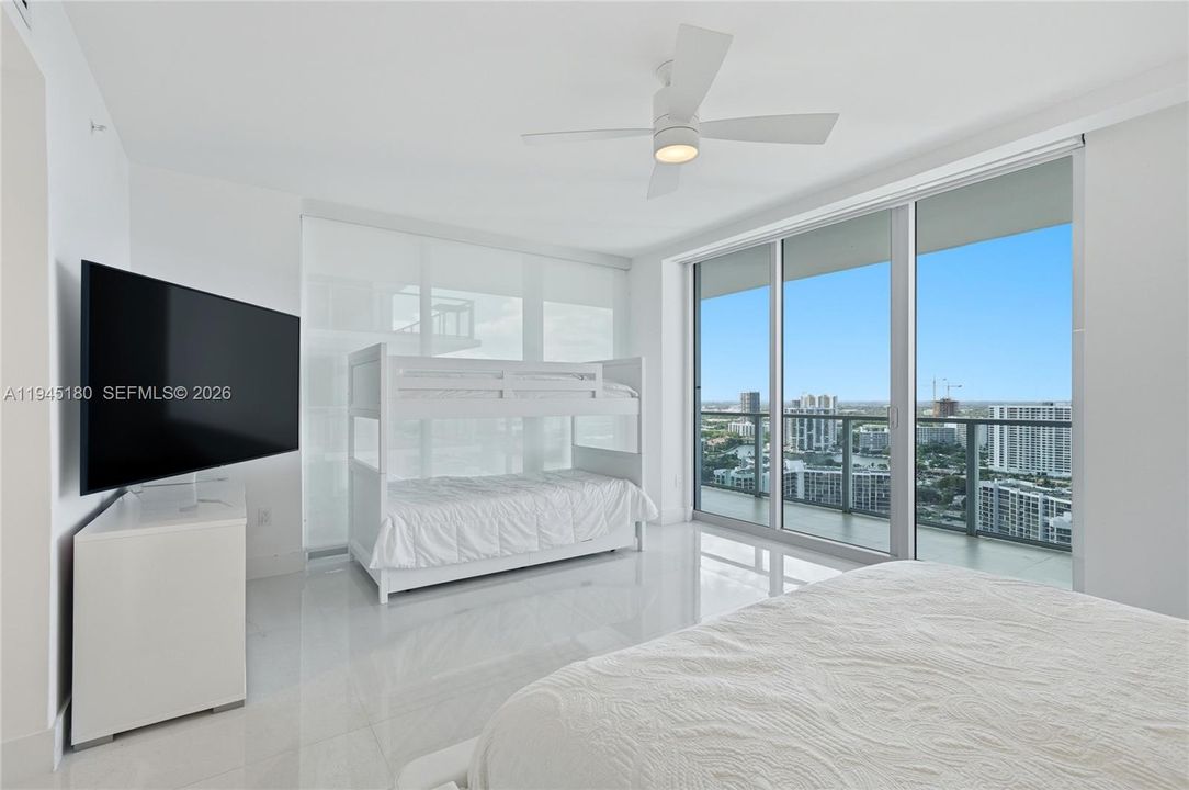 Recently Sold: $2,149,000 (3 beds, 3 baths, 2308 Square Feet)