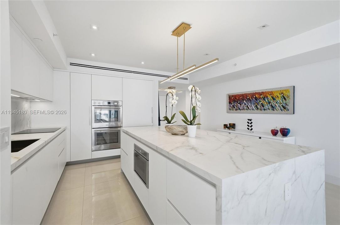 Recently Sold: $2,149,000 (3 beds, 3 baths, 2308 Square Feet)
