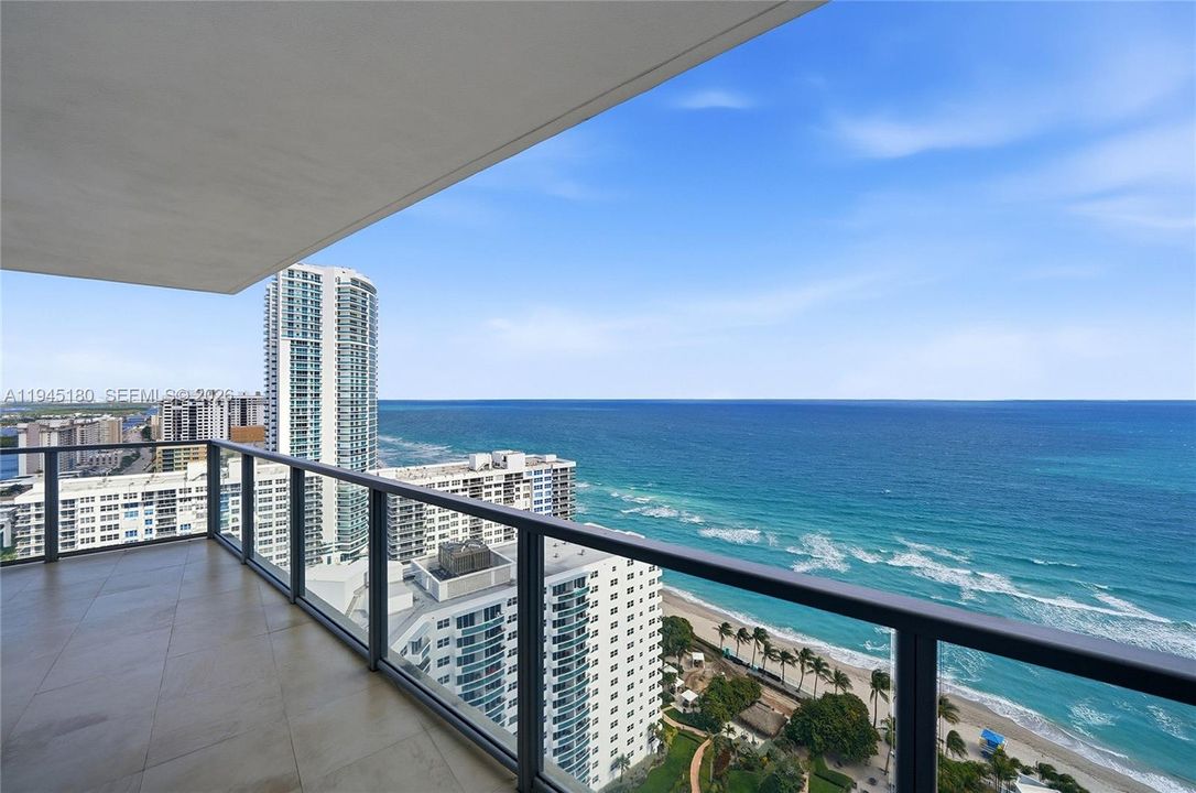 Recently Sold: $2,149,000 (3 beds, 3 baths, 2308 Square Feet)