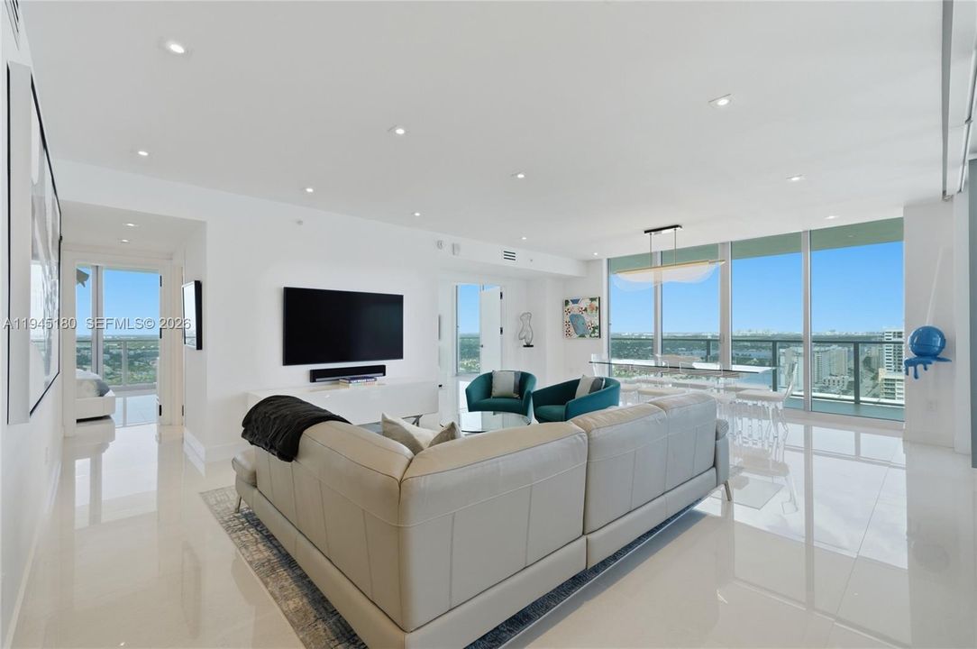 Recently Sold: $2,149,000 (3 beds, 3 baths, 2308 Square Feet)