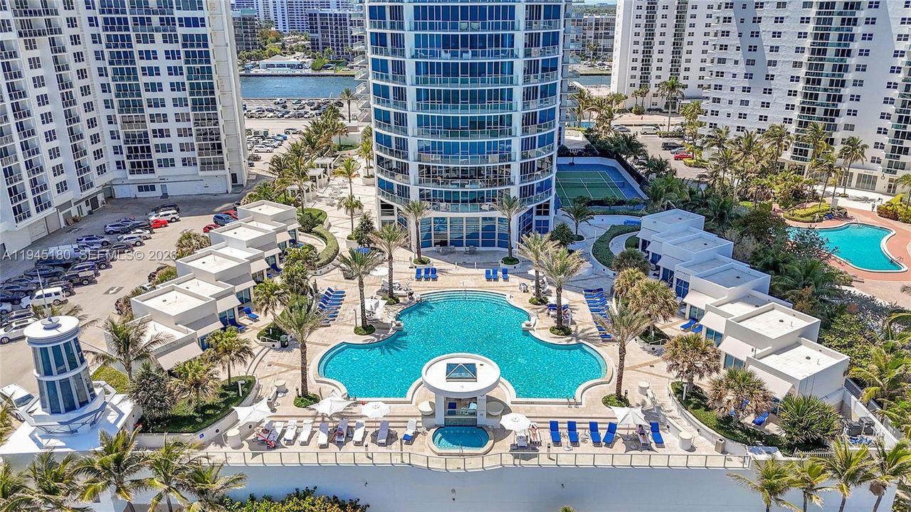 Recently Sold: $2,149,000 (3 beds, 3 baths, 2308 Square Feet)