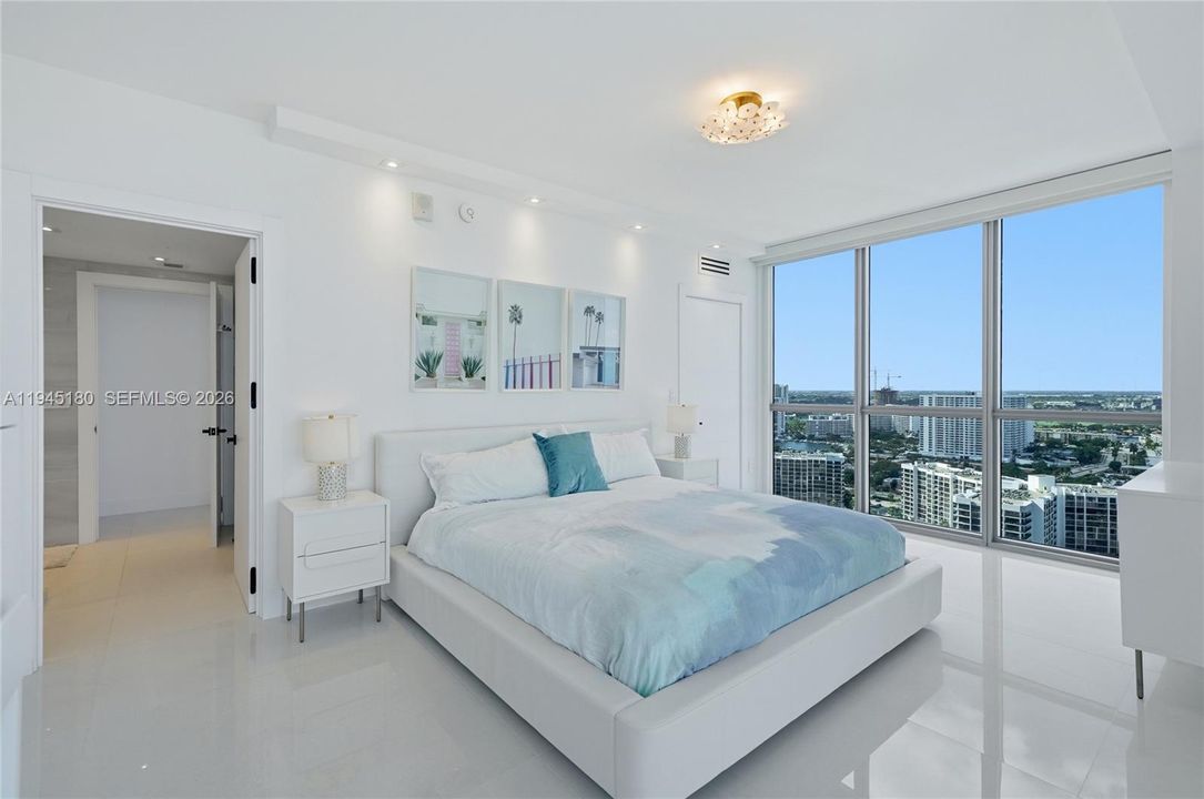 Recently Sold: $2,149,000 (3 beds, 3 baths, 2308 Square Feet)
