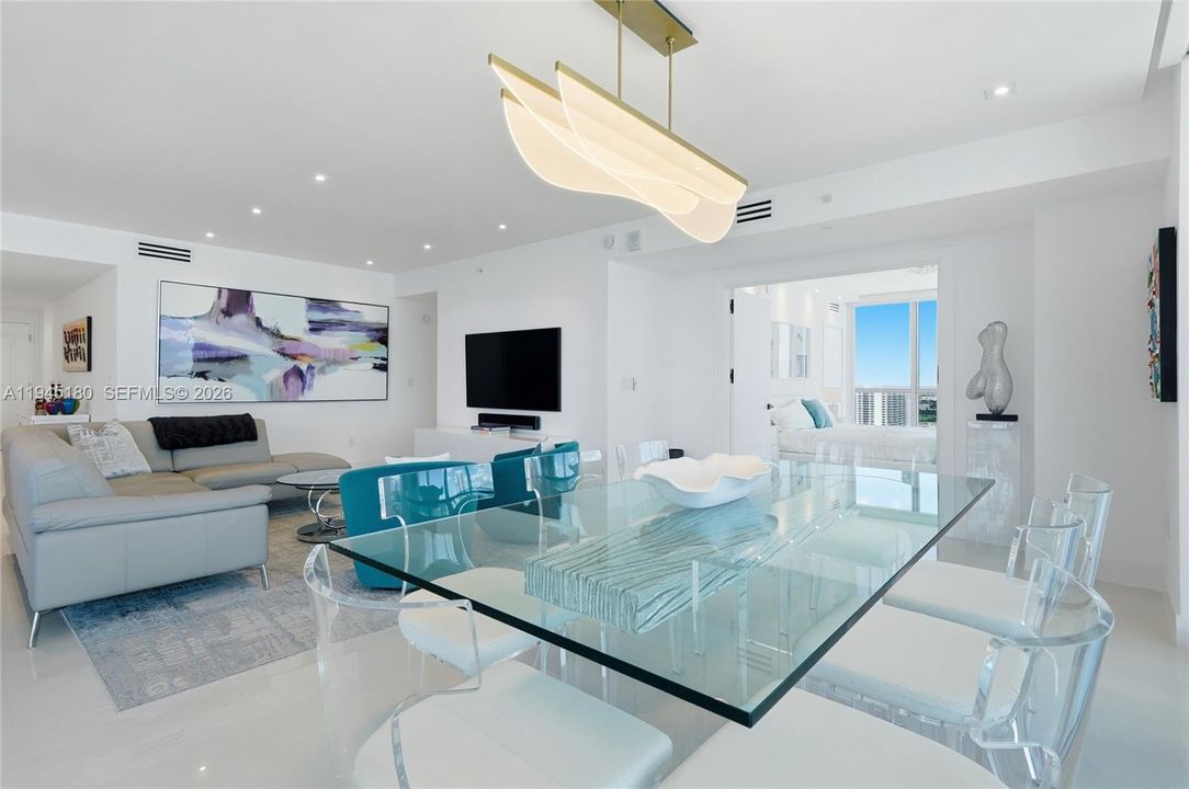 Recently Sold: $2,149,000 (3 beds, 3 baths, 2308 Square Feet)
