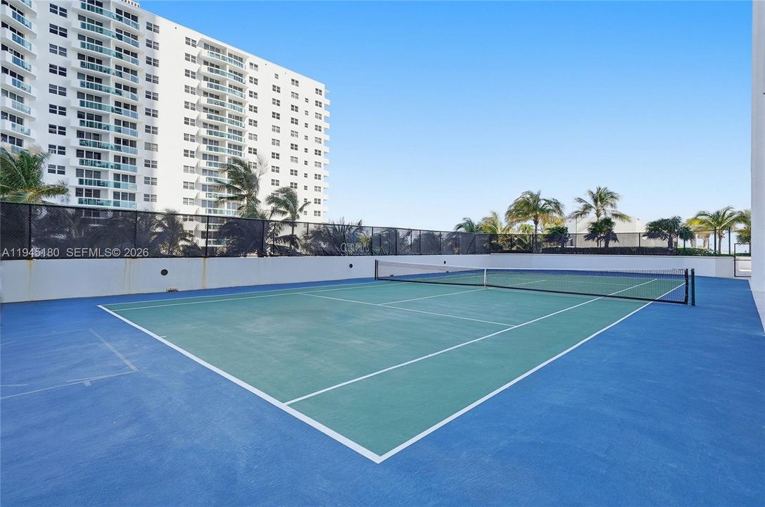 Recently Sold: $2,149,000 (3 beds, 3 baths, 2308 Square Feet)
