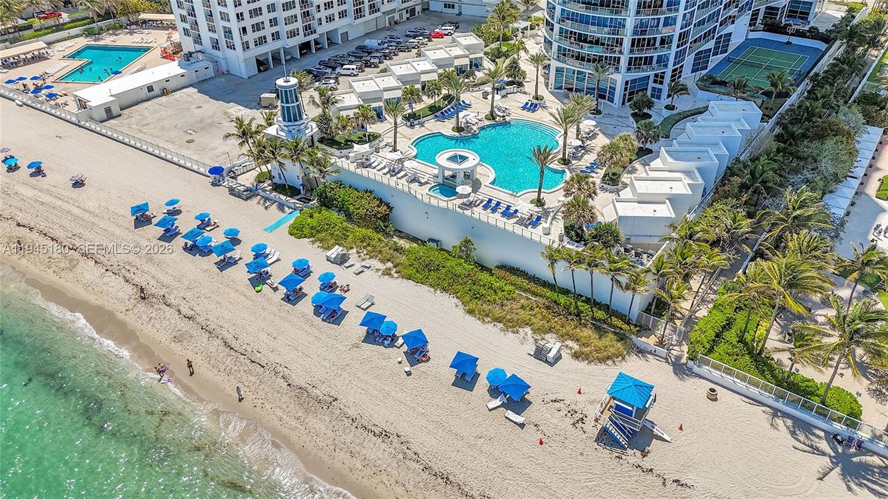 Recently Sold: $2,149,000 (3 beds, 3 baths, 2308 Square Feet)