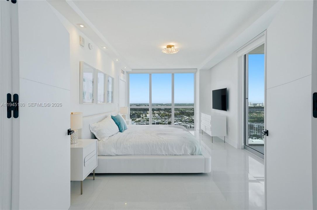 Recently Sold: $2,149,000 (3 beds, 3 baths, 2308 Square Feet)