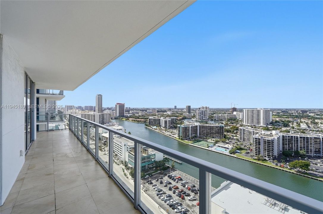 Recently Sold: $2,149,000 (3 beds, 3 baths, 2308 Square Feet)