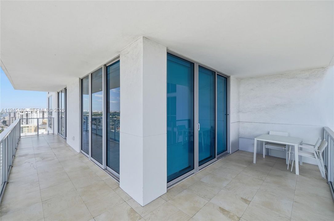 Recently Sold: $2,149,000 (3 beds, 3 baths, 2308 Square Feet)