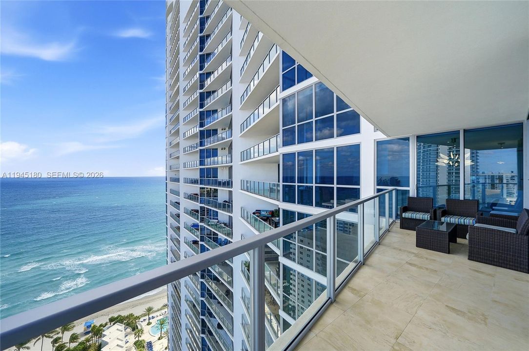 Recently Sold: $2,149,000 (3 beds, 3 baths, 2308 Square Feet)