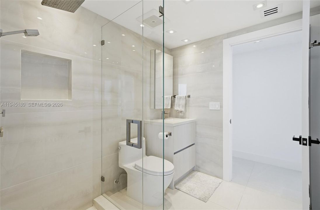 Recently Sold: $2,149,000 (3 beds, 3 baths, 2308 Square Feet)