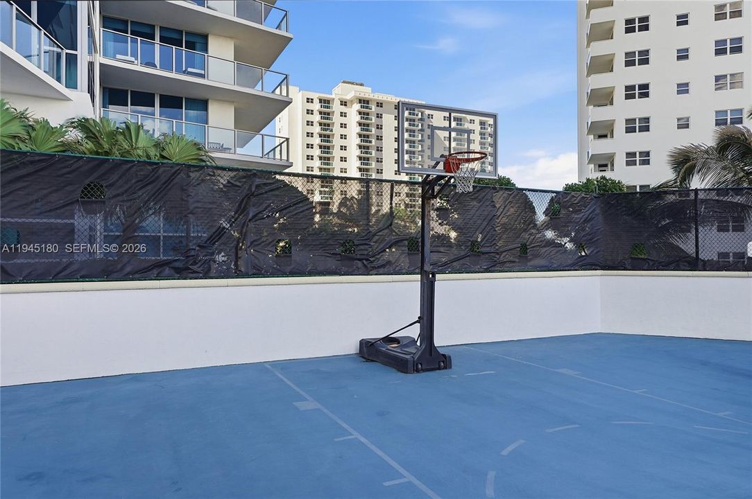 Recently Sold: $2,149,000 (3 beds, 3 baths, 2308 Square Feet)