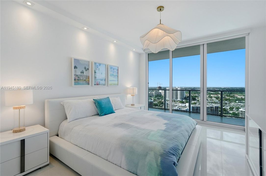 Recently Sold: $2,149,000 (3 beds, 3 baths, 2308 Square Feet)