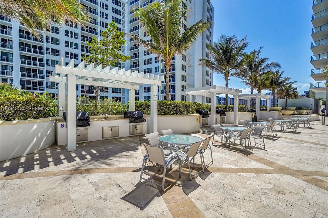 Recently Sold: $2,149,000 (3 beds, 3 baths, 2308 Square Feet)