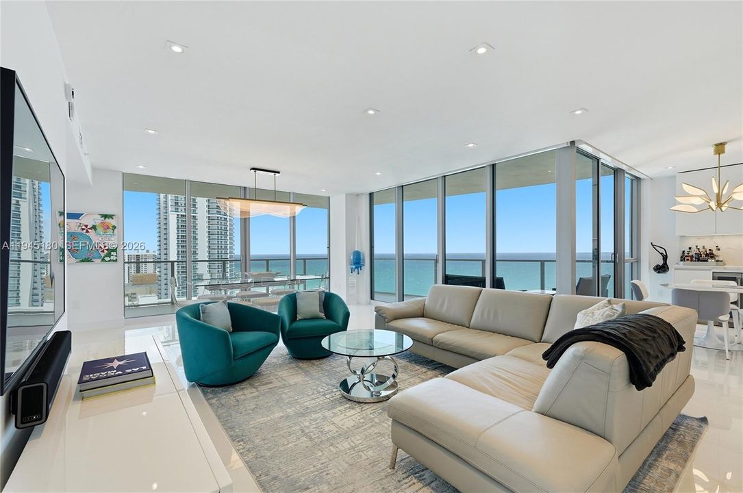 Recently Sold: $2,149,000 (3 beds, 3 baths, 2308 Square Feet)