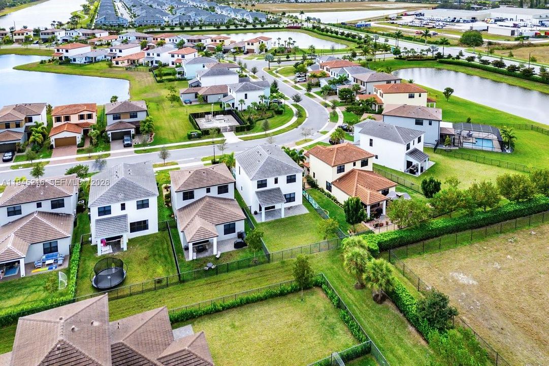合同活跃: $630,000 (5 贝兹, 3 浴室, 2512 平方英尺)