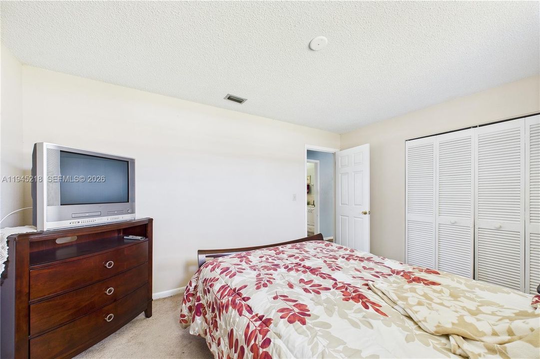 Recently Sold: $260,000 (3 beds, 2 baths, 1336 Square Feet)