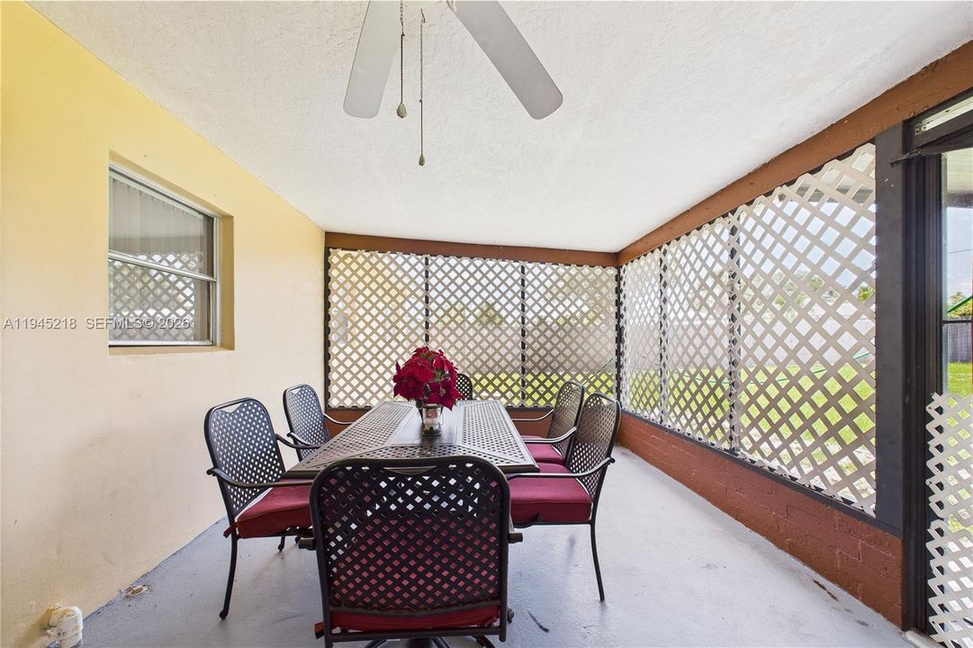 Recently Sold: $260,000 (3 beds, 2 baths, 1336 Square Feet)