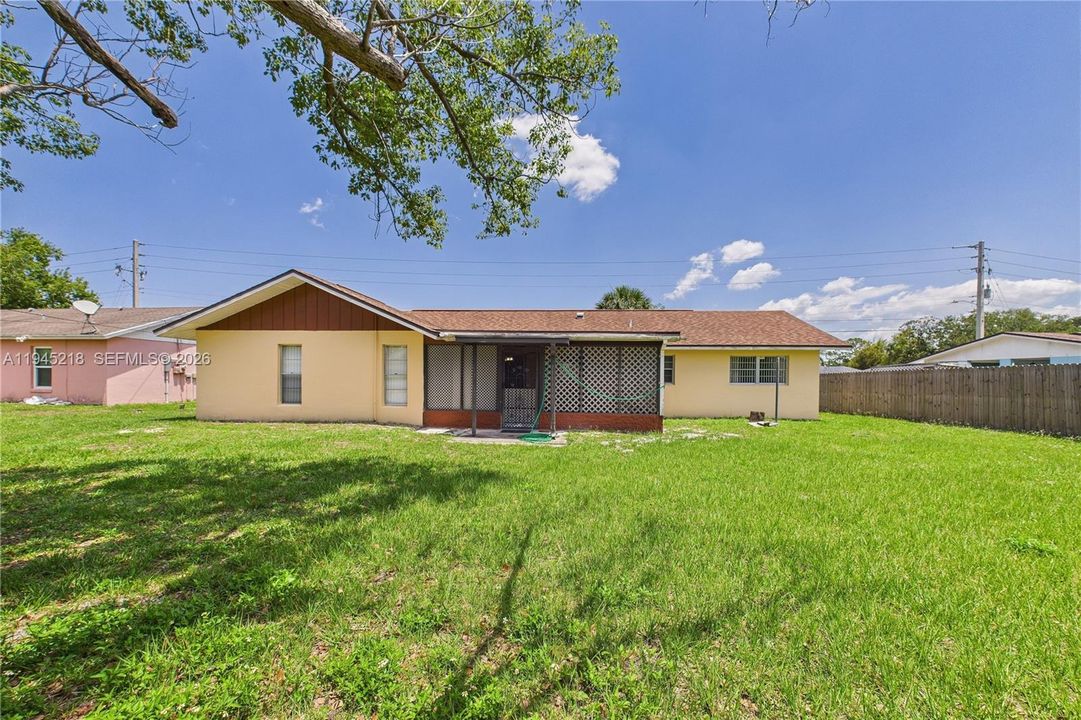 Recently Sold: $260,000 (3 beds, 2 baths, 1336 Square Feet)