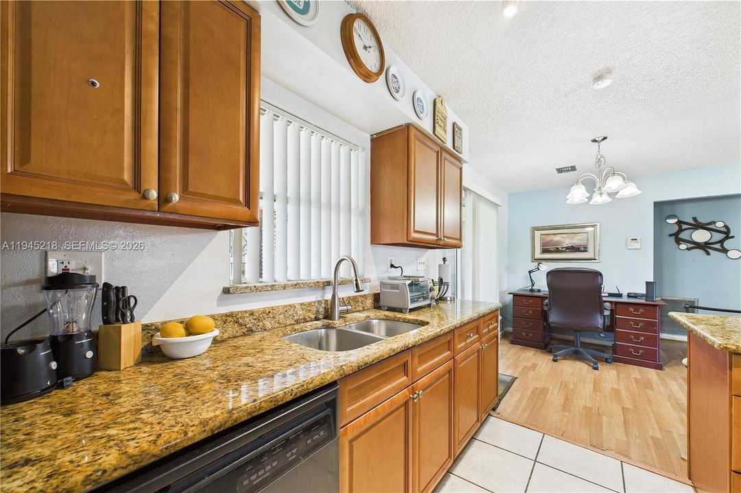 Recently Sold: $260,000 (3 beds, 2 baths, 1336 Square Feet)
