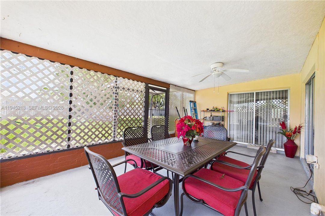 Recently Sold: $260,000 (3 beds, 2 baths, 1336 Square Feet)
