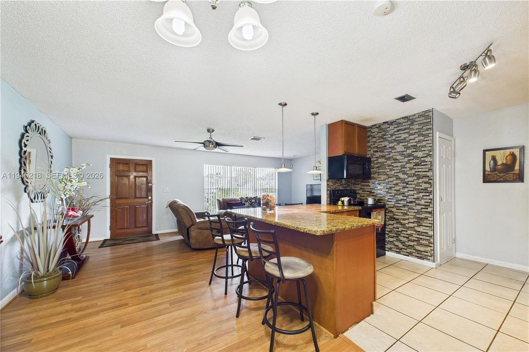 Recently Sold: $260,000 (3 beds, 2 baths, 1336 Square Feet)