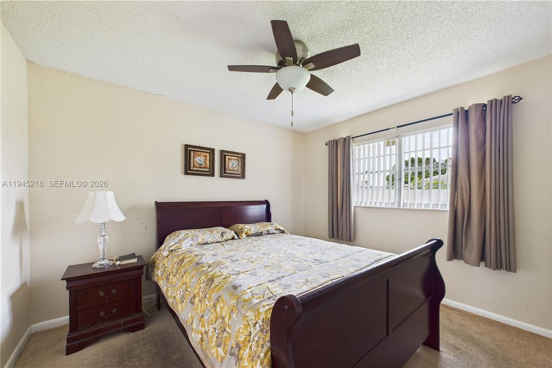 Recently Sold: $260,000 (3 beds, 2 baths, 1336 Square Feet)
