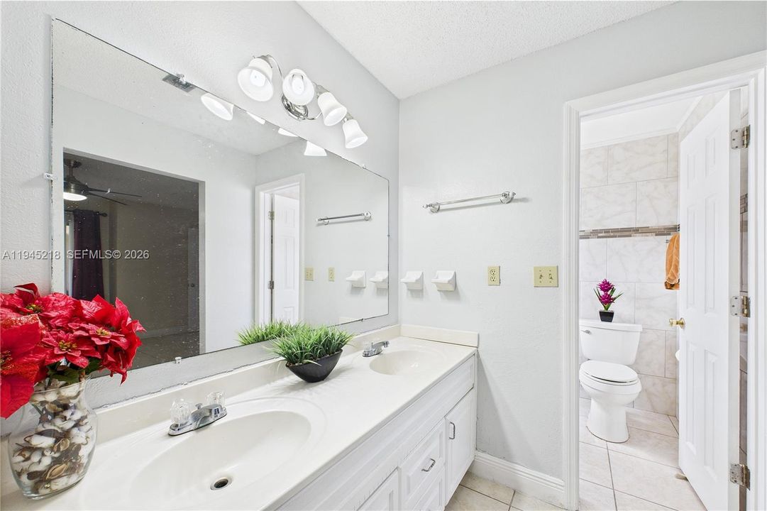 Recently Sold: $260,000 (3 beds, 2 baths, 1336 Square Feet)