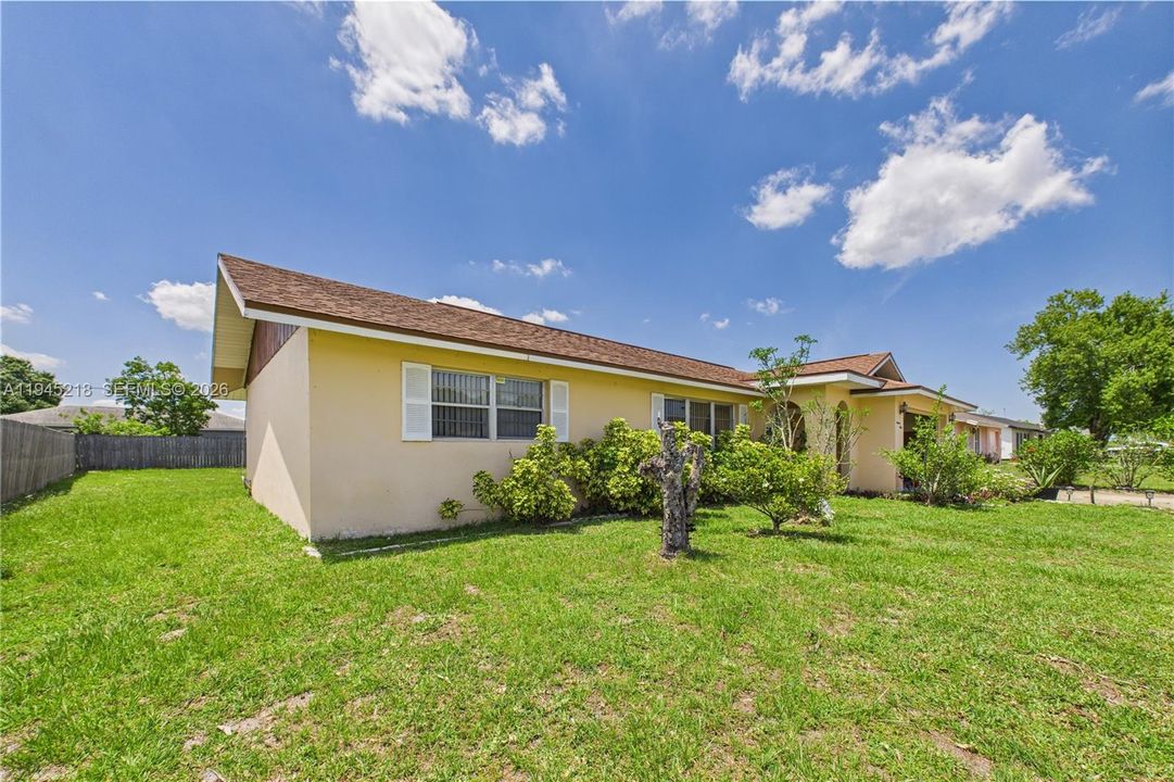 Recently Sold: $260,000 (3 beds, 2 baths, 1336 Square Feet)