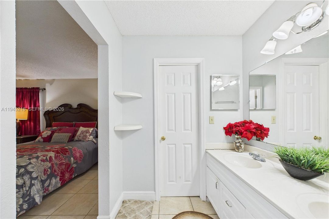 Recently Sold: $260,000 (3 beds, 2 baths, 1336 Square Feet)