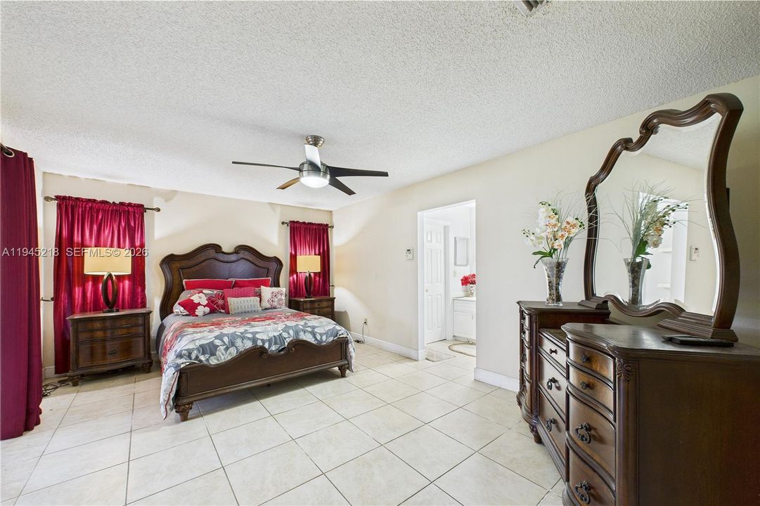 Recently Sold: $260,000 (3 beds, 2 baths, 1336 Square Feet)
