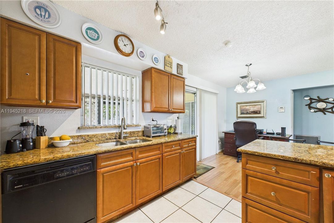 Recently Sold: $260,000 (3 beds, 2 baths, 1336 Square Feet)