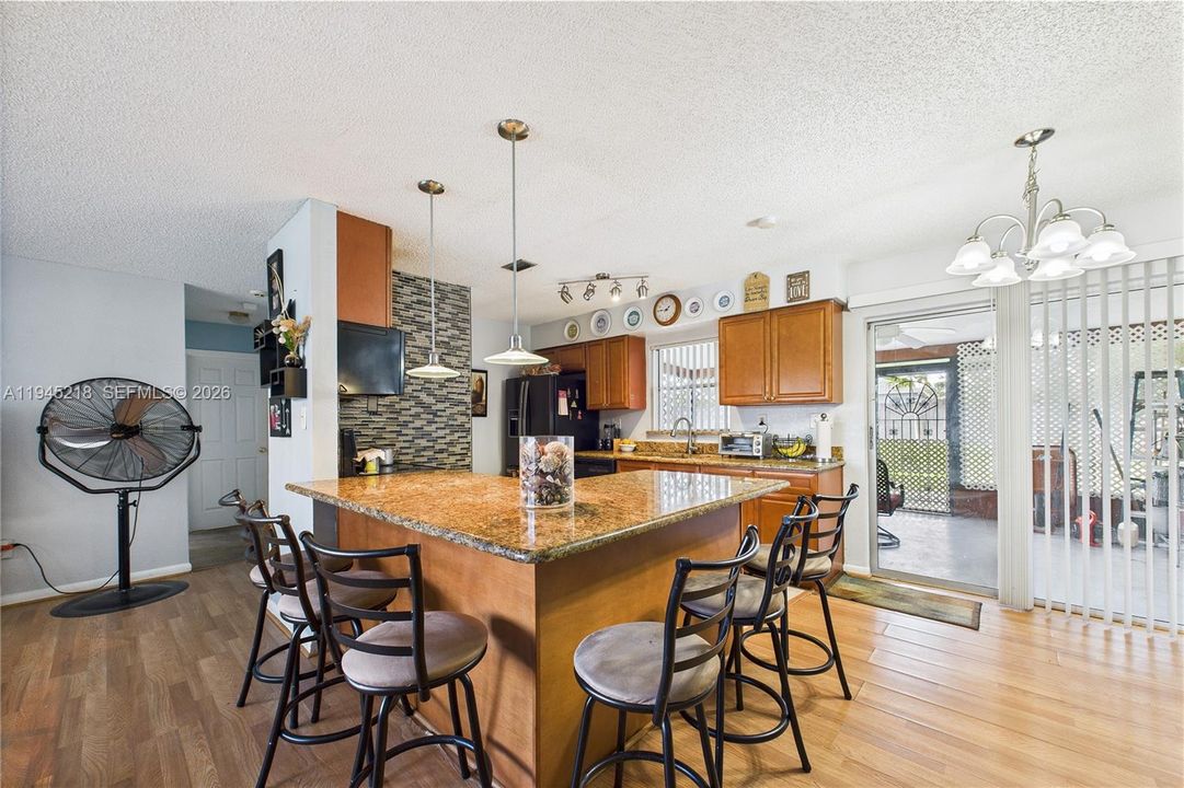 Recently Sold: $260,000 (3 beds, 2 baths, 1336 Square Feet)
