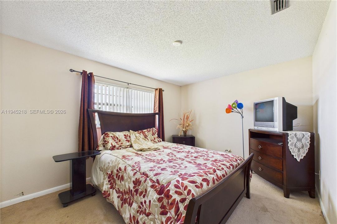 Recently Sold: $260,000 (3 beds, 2 baths, 1336 Square Feet)