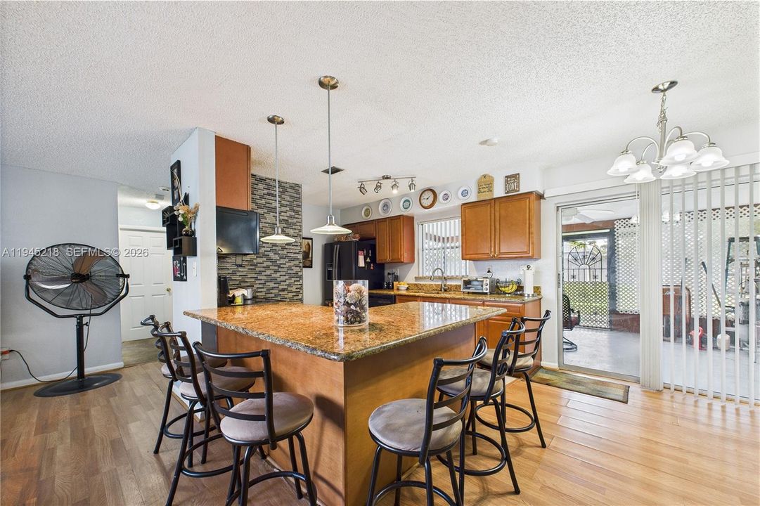 Recently Sold: $260,000 (3 beds, 2 baths, 1336 Square Feet)