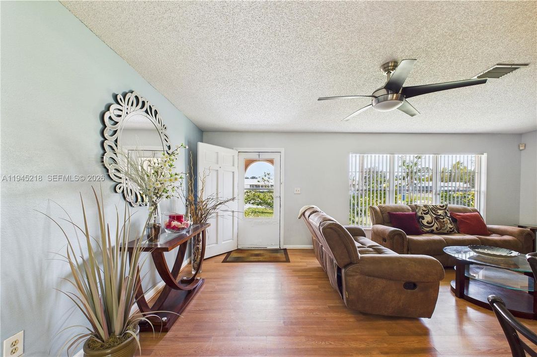Recently Sold: $260,000 (3 beds, 2 baths, 1336 Square Feet)