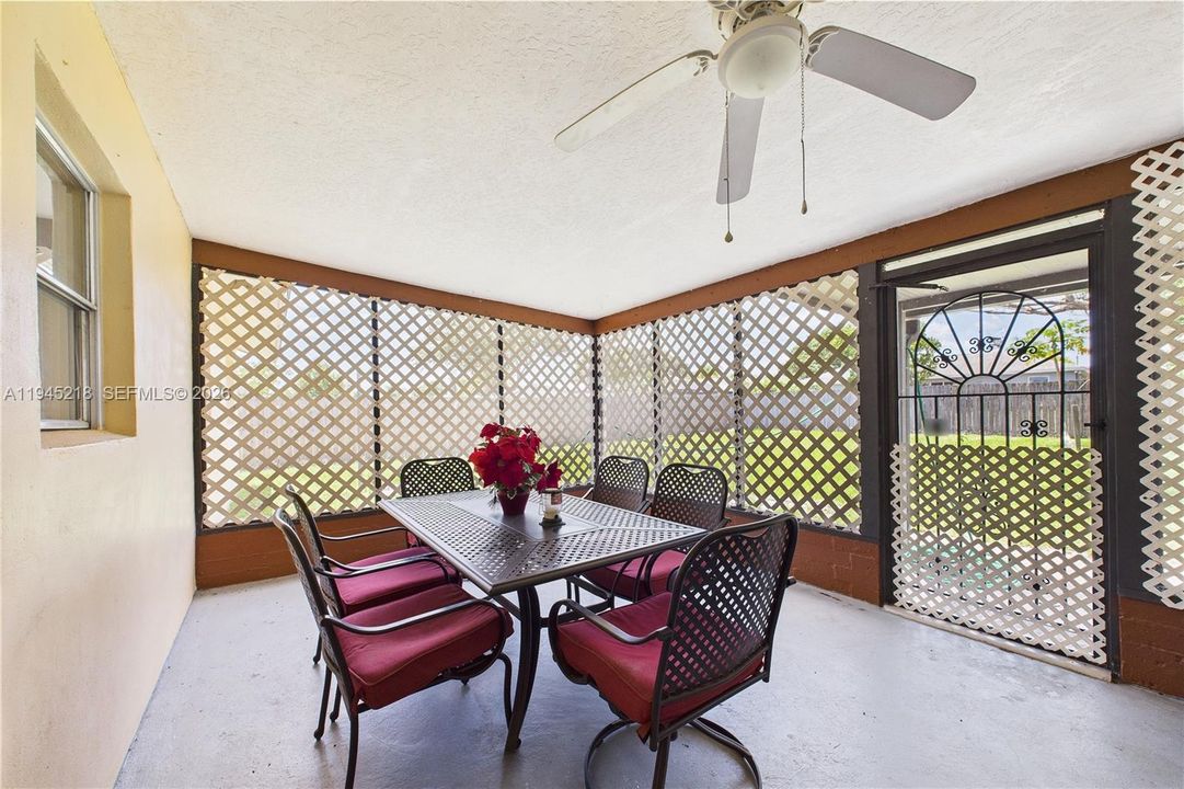 Recently Sold: $260,000 (3 beds, 2 baths, 1336 Square Feet)