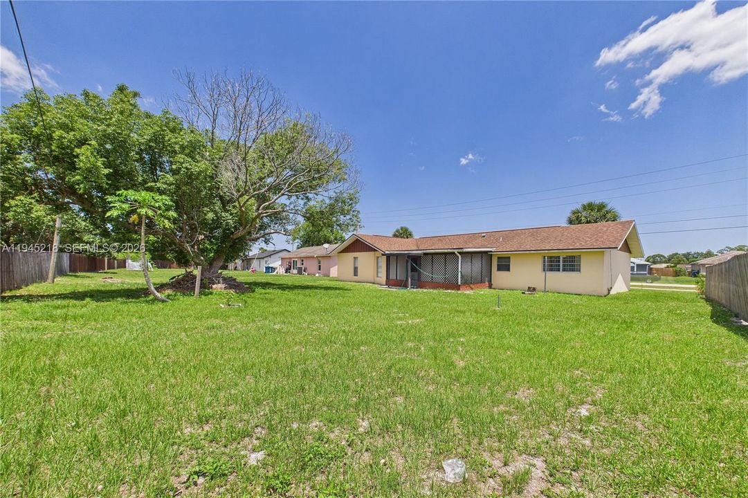 Recently Sold: $260,000 (3 beds, 2 baths, 1336 Square Feet)