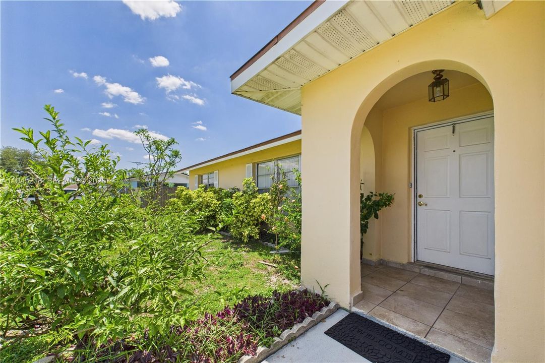 Recently Sold: $260,000 (3 beds, 2 baths, 1336 Square Feet)