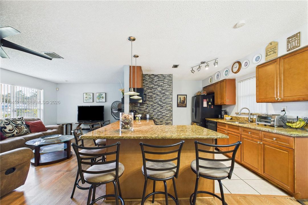 Recently Sold: $260,000 (3 beds, 2 baths, 1336 Square Feet)