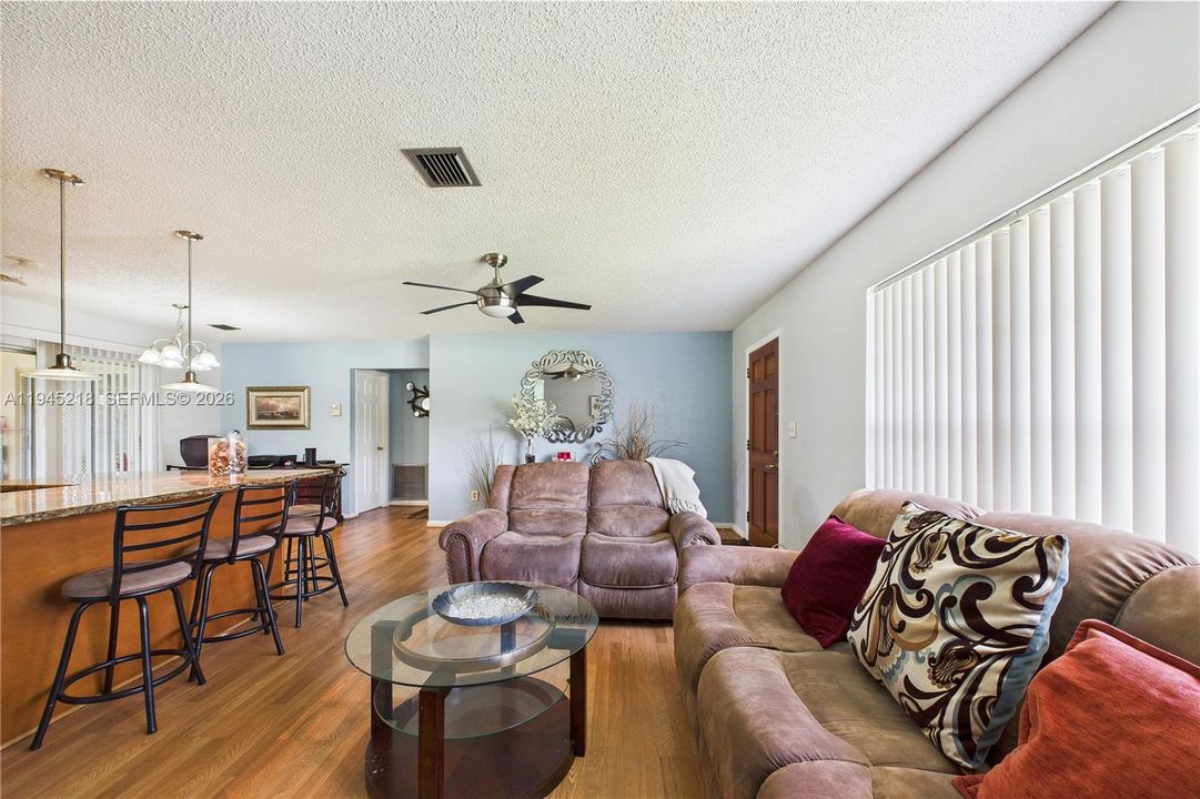 Recently Sold: $260,000 (3 beds, 2 baths, 1336 Square Feet)