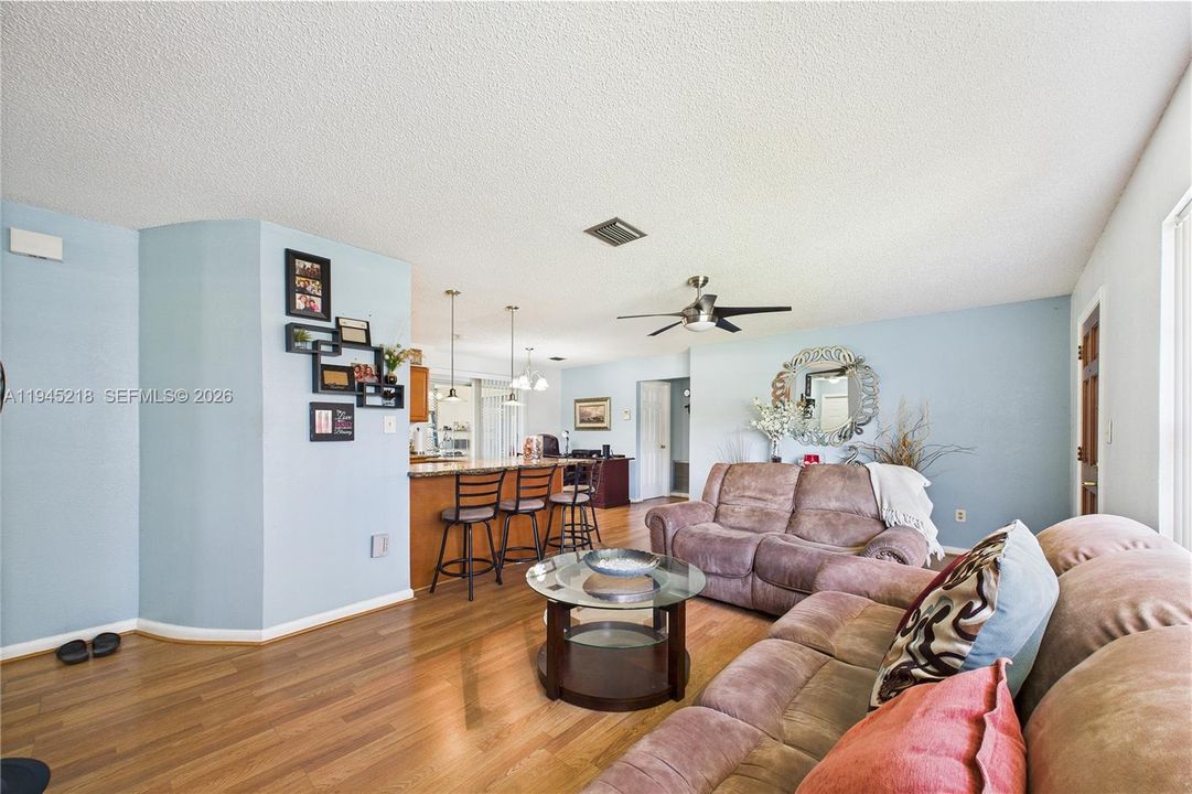 Recently Sold: $260,000 (3 beds, 2 baths, 1336 Square Feet)