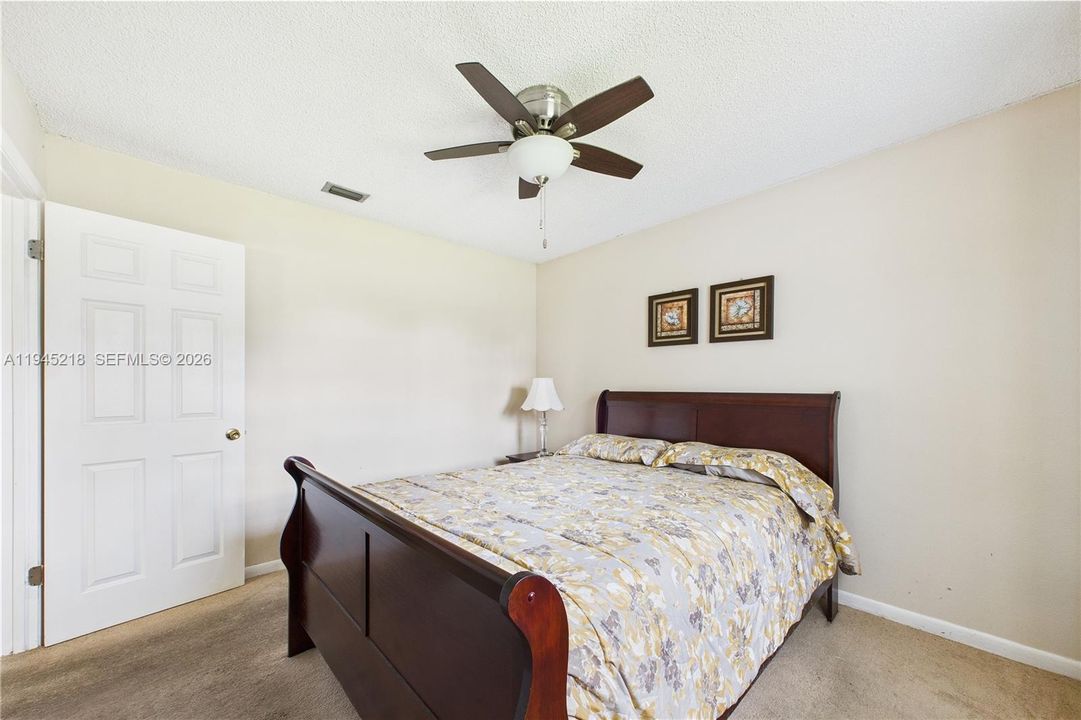 Recently Sold: $260,000 (3 beds, 2 baths, 1336 Square Feet)