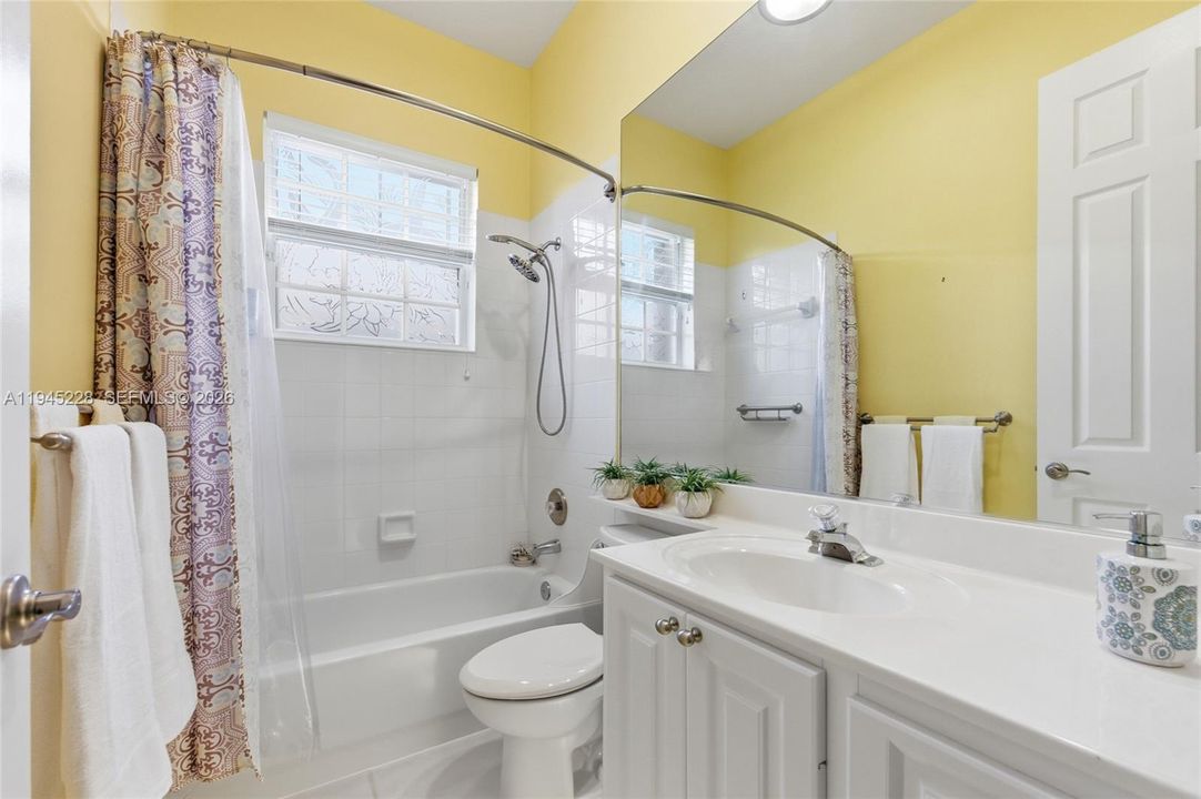 Под контрактом: $799,999 (4 спален, 3 ванн, 2544 Квадратных фут)